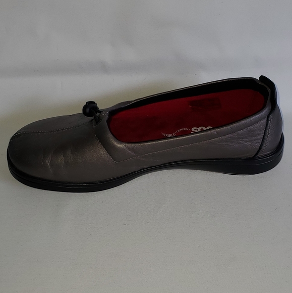 Sas ladies silver 8.5 wide shoes - Picture 5 of 8